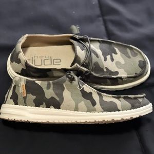 Woman’s hey dude Wendy size 9 camo